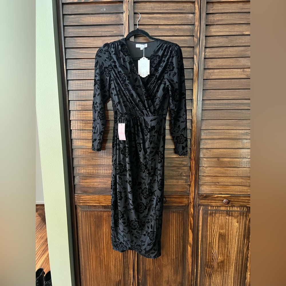 NWT Ivy City Co Black Floral Long Sleeve Dress - Size S